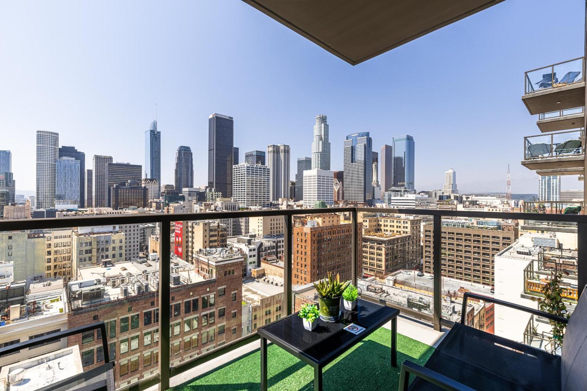 Floor 3 Bed 3 Bath Penthouse Living In Luxury *
