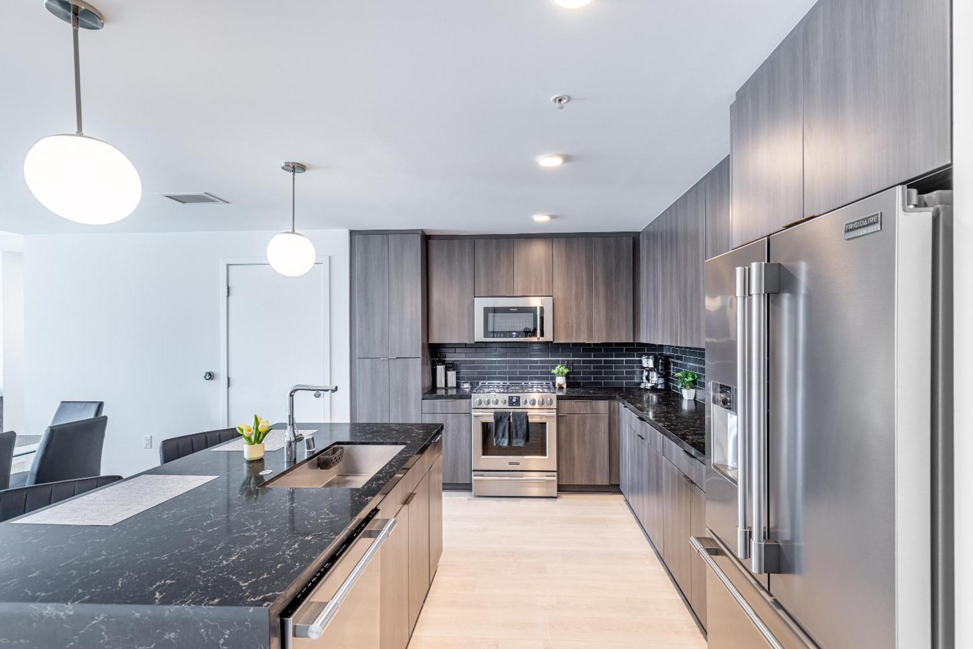 Floor 3 Bed 3 Bath Penthouse Living In Luxury Los Angeles